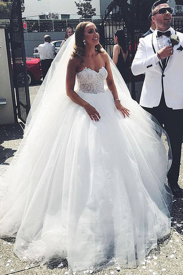 Sexy Strapless Sleevelss Puffy Ball Gown Wedding Dress with Lace